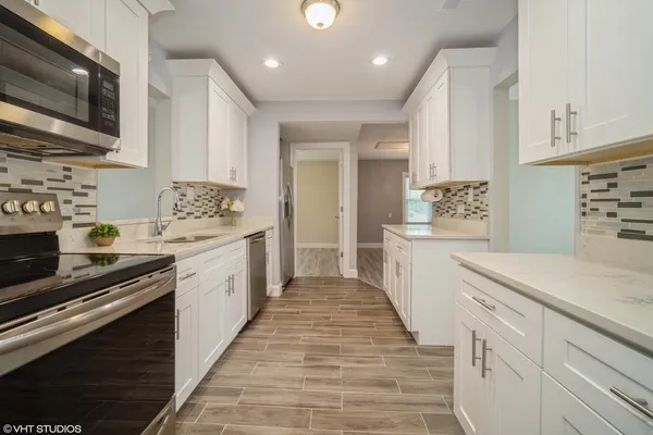 $3,500 | 685 Anthony Trail, Northbrook, IL 60062