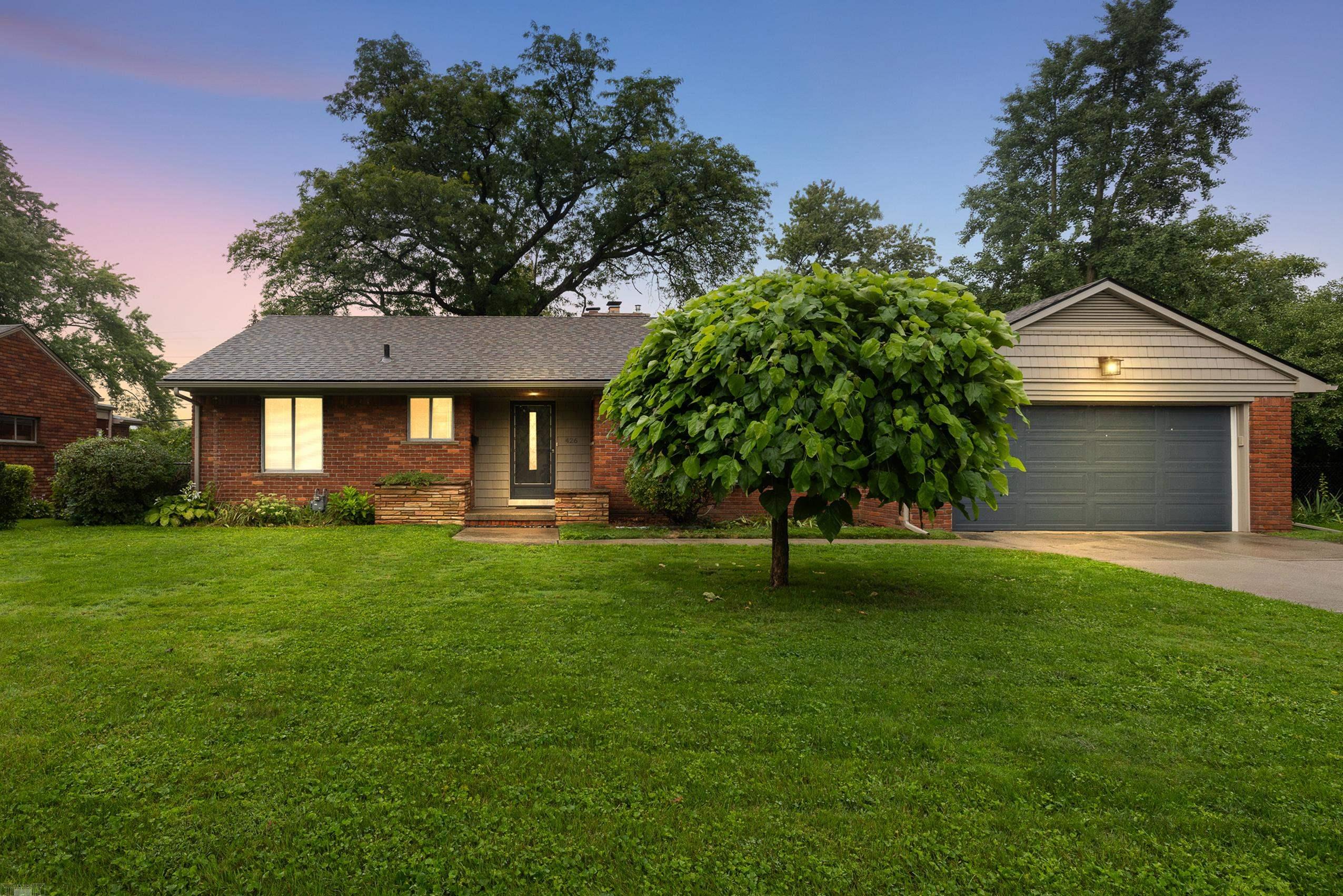 426 Barclay Road Grosse Pointe Farms, MI 48236 - Photo 1 of 38