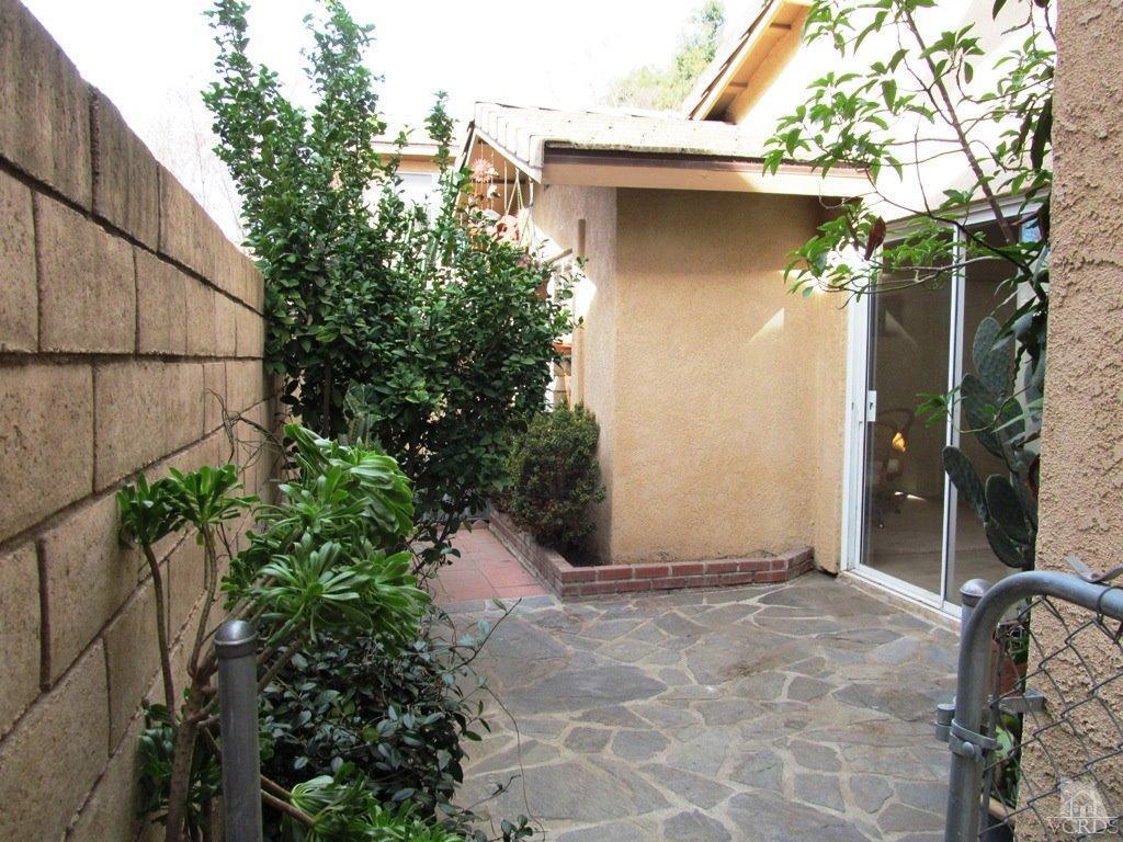 4508 Apricot Road, Unit A Simi Valley, CA 93063 - Photo 20 of 27 a backyard of a house with lots of green space