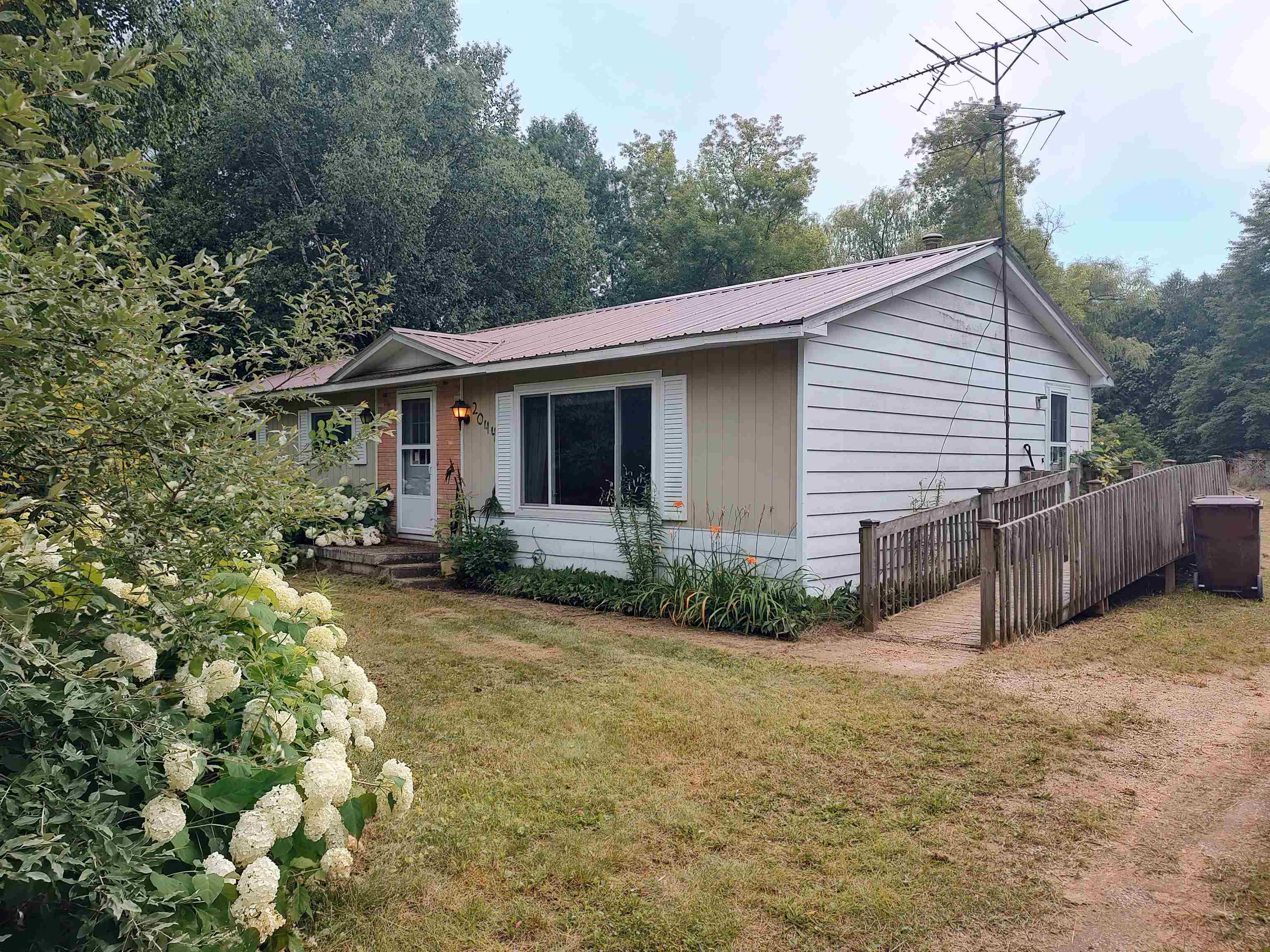2044 South School Road Sterling, MI 48659 - Photo 1 of 14 1924839-bf053ae4-36b7-47e3-a54b-8fd8e8c99b0b.JPG