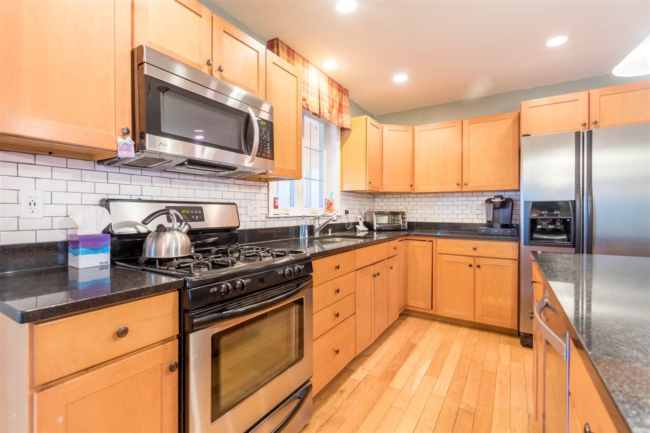 56 Hampton Road Exeter, NH 03833 - Photo 2 of 33