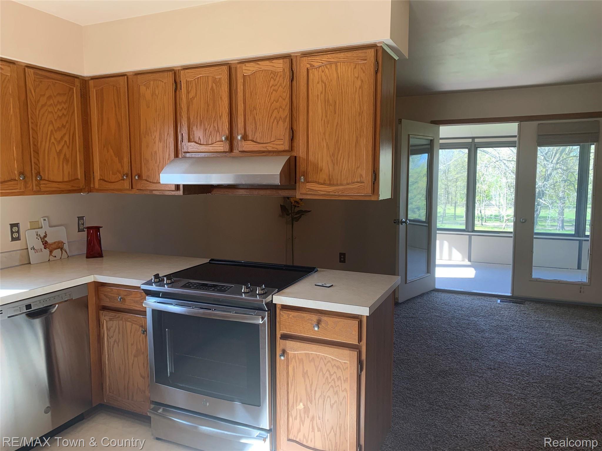 1386 Flushing Road Flushing, MI 48433 - Photo 5 of 33 townkit4.jpg