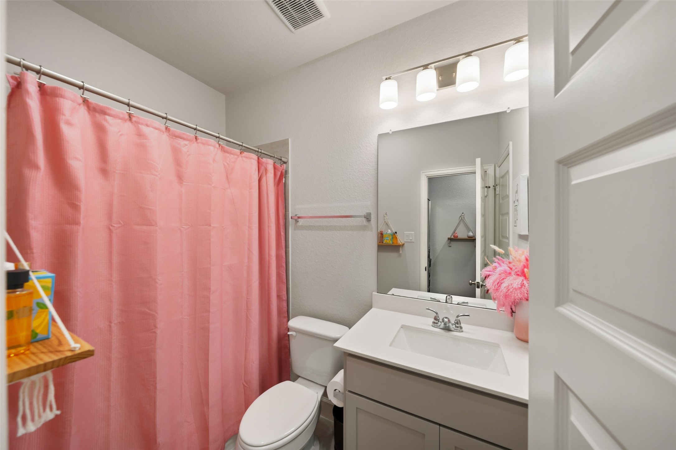 116 Stephens Ridge Lane Montgomery, TX 77316 - Photo 33 of 45 Full bath upstairs - for 3rd bedroom