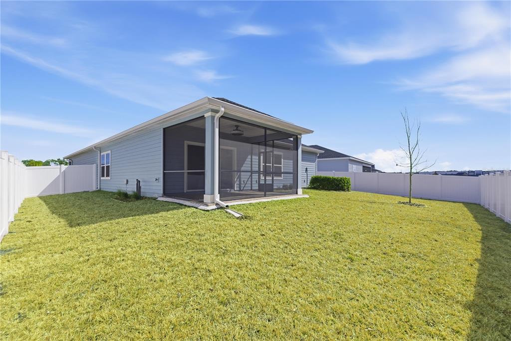 1604 Northwest 44th Court Road Ocala, FL 34482 - Photo 5 of 41 a view of a back yard of the house