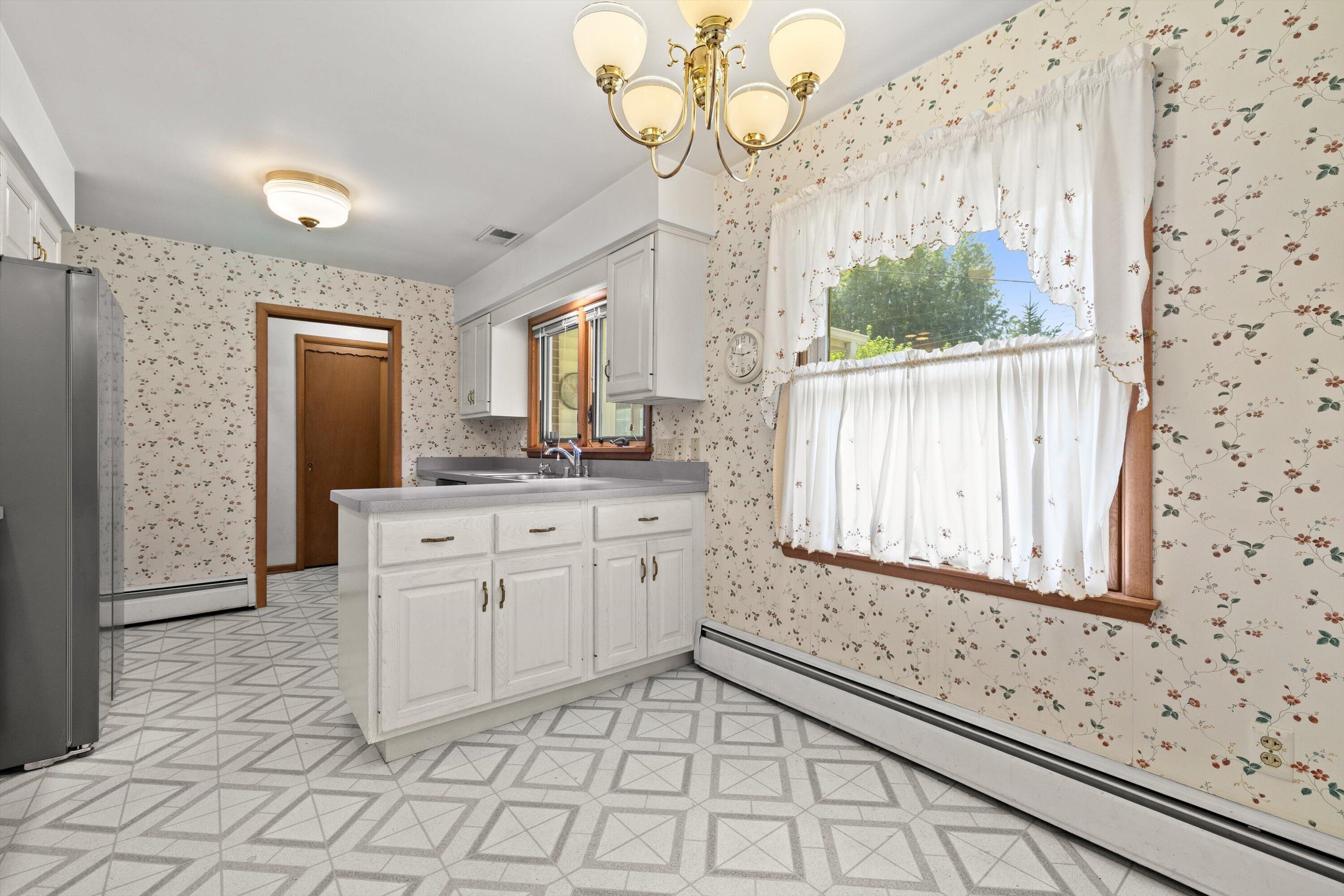 3628 Country Lane Racine, WI 53405 - Photo 13 of 42 13-Dinette