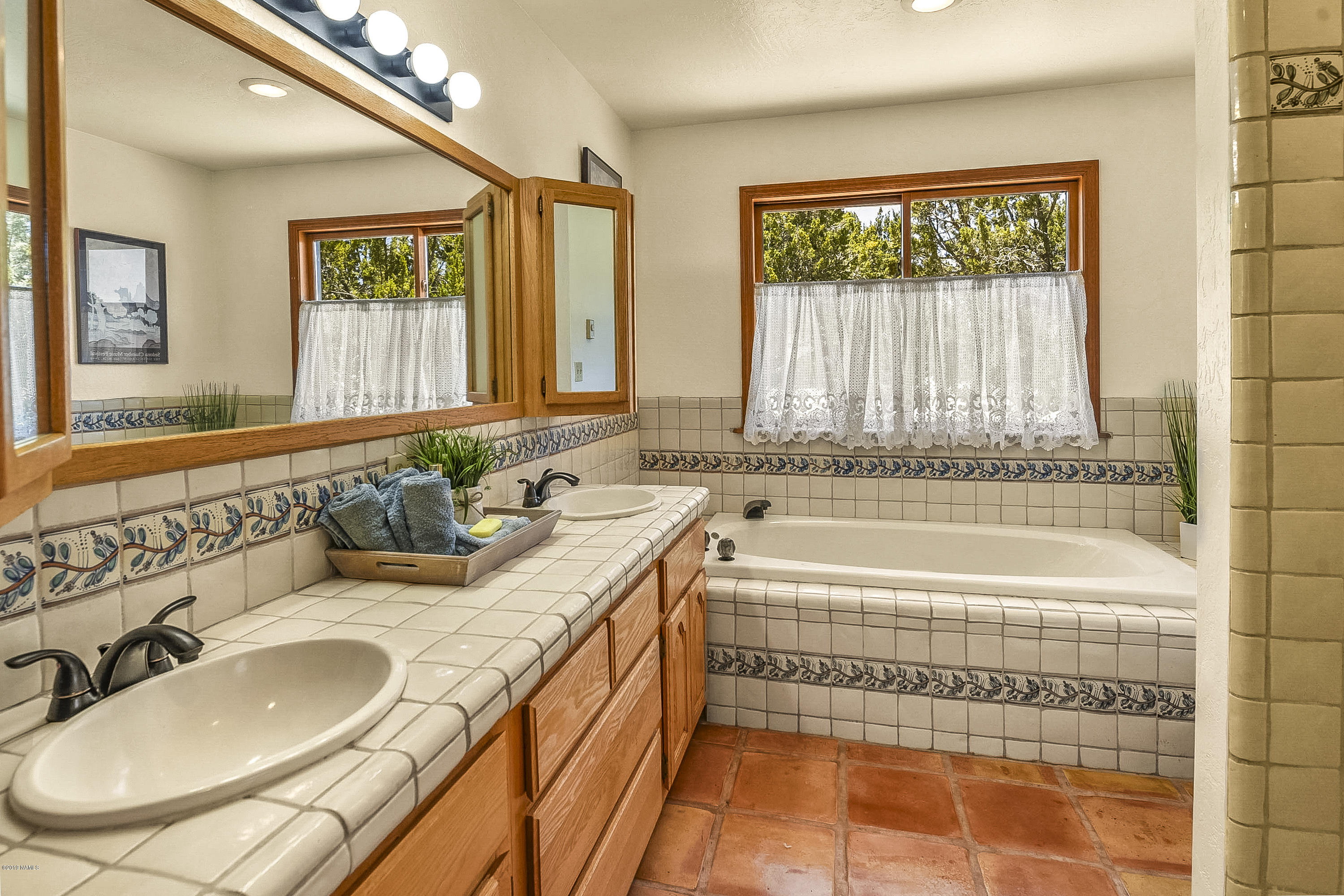 5950 Leupp Road Flagstaff, AZ 86004 - Photo 21 of 67 Master bath
