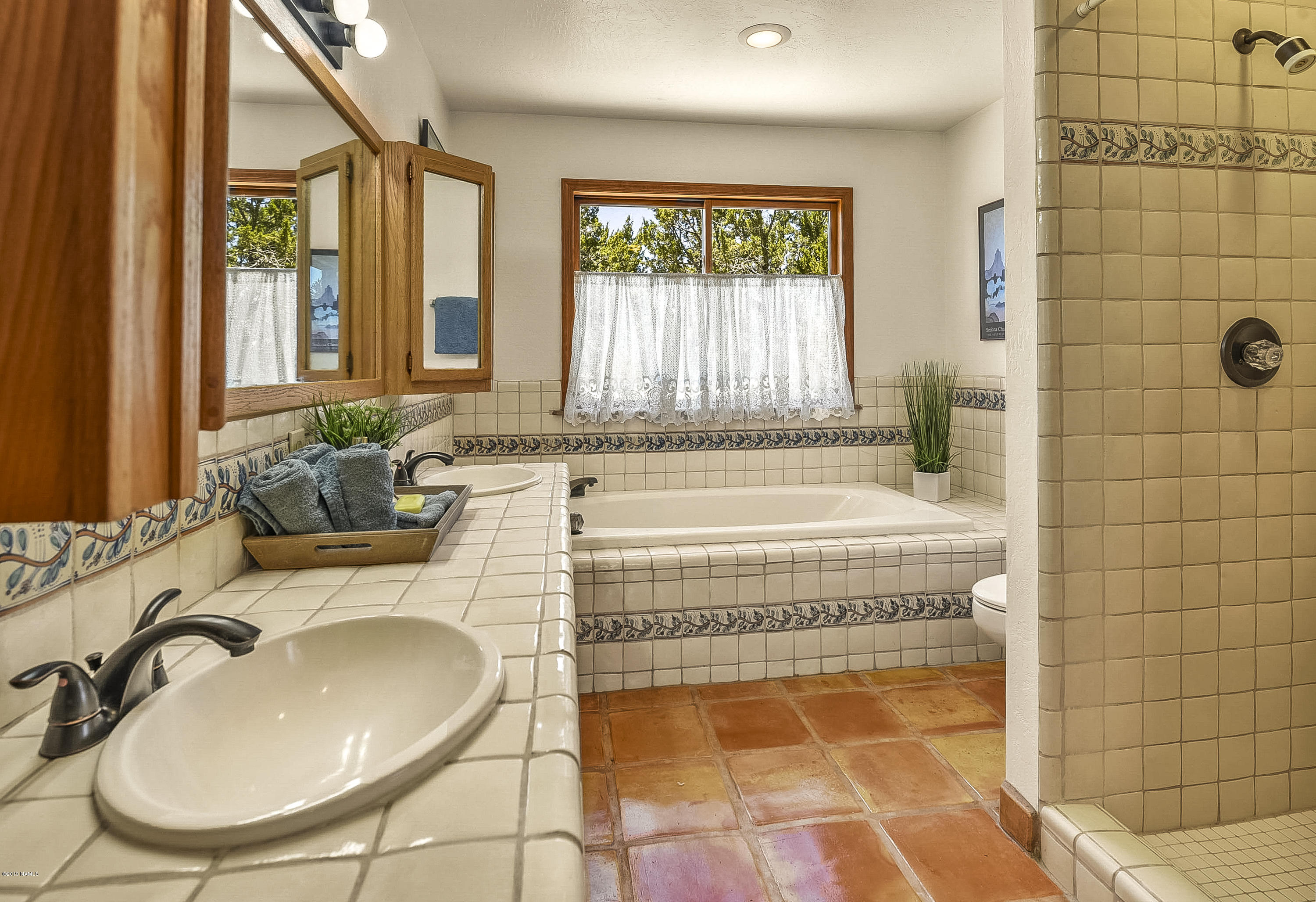 5950 Leupp Road Flagstaff, AZ 86004 - Photo 22 of 67 Master bath