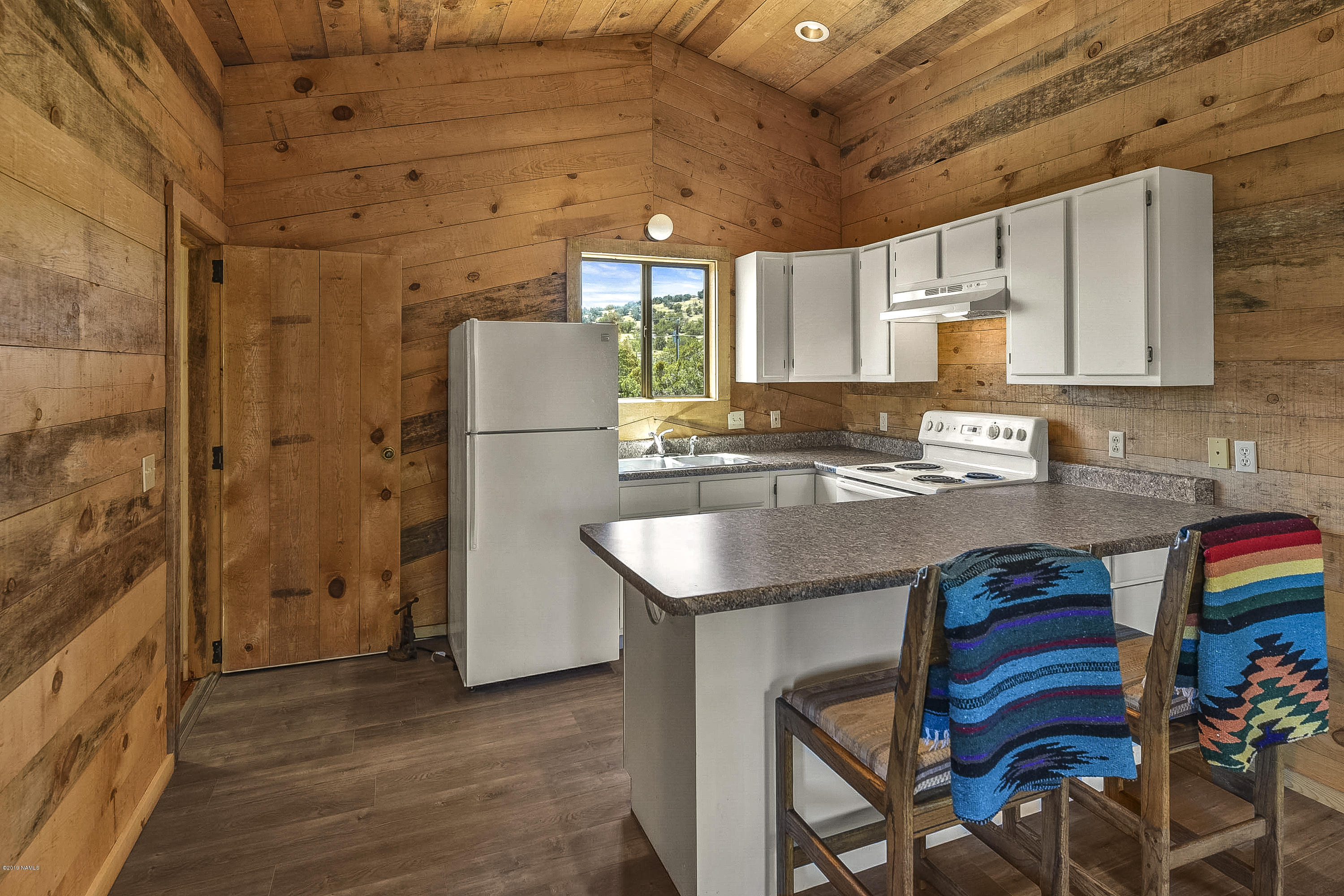 5950 Leupp Road Flagstaff, AZ 86004 - Photo 42 of 67 Guesthouse kitchen