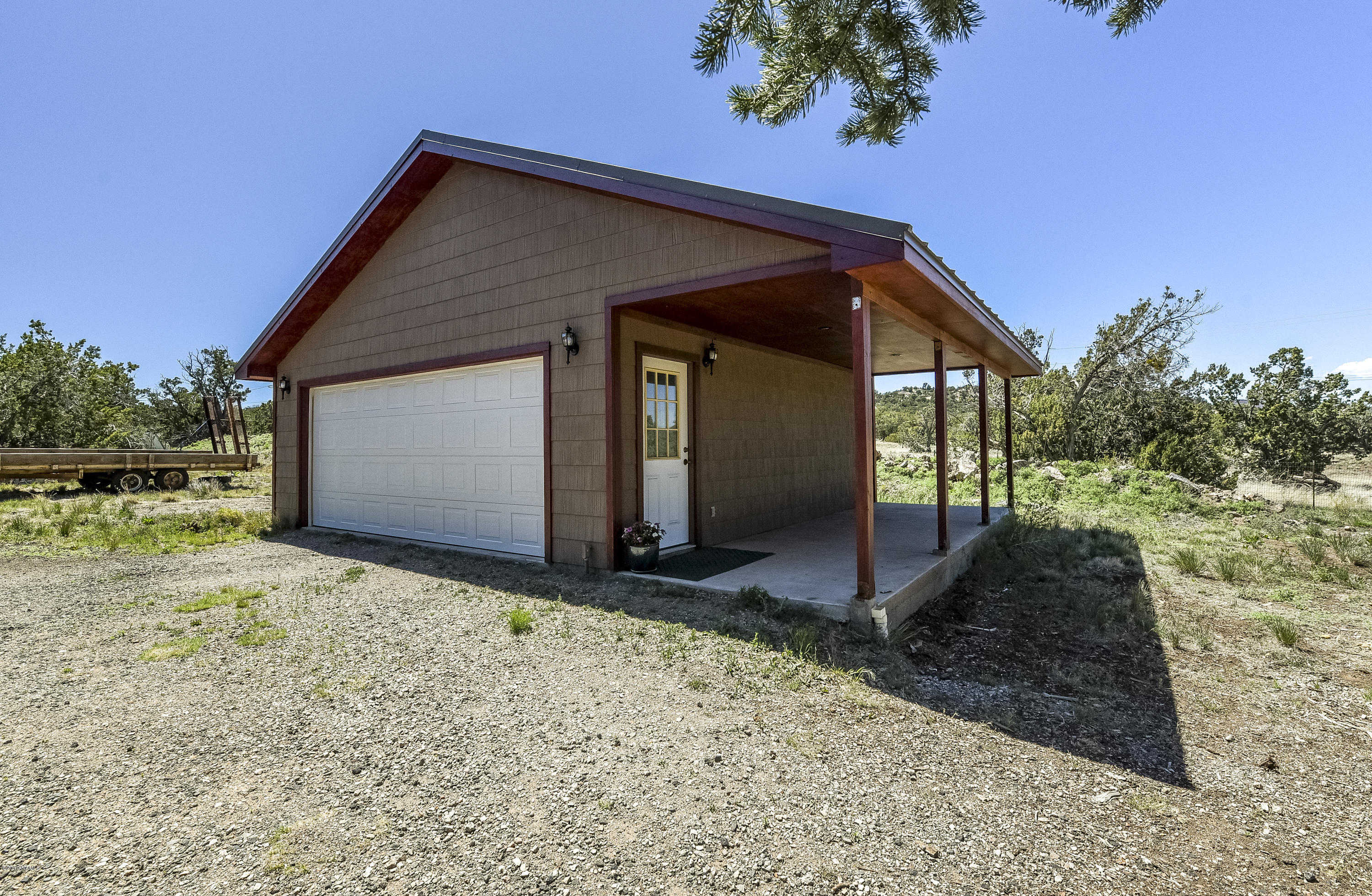 5950 Leupp Road Flagstaff, AZ 86004 - Photo 6 of 67 Detached 2 car garage