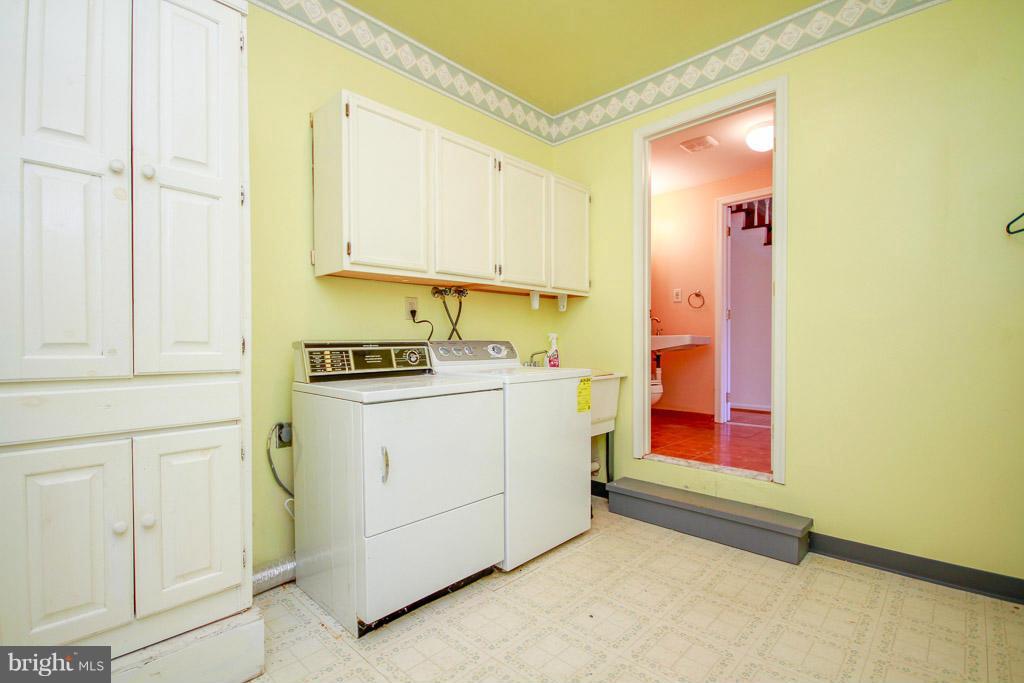 8 Ridgecliff Court Kingsville, MD 21087 - Photo 19 of 30 Laundry Room