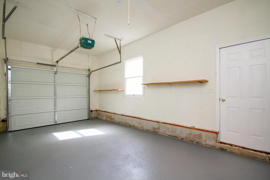 8 Ridgecliff Court Kingsville, MD 21087 - Photo 20 of 30 Garage