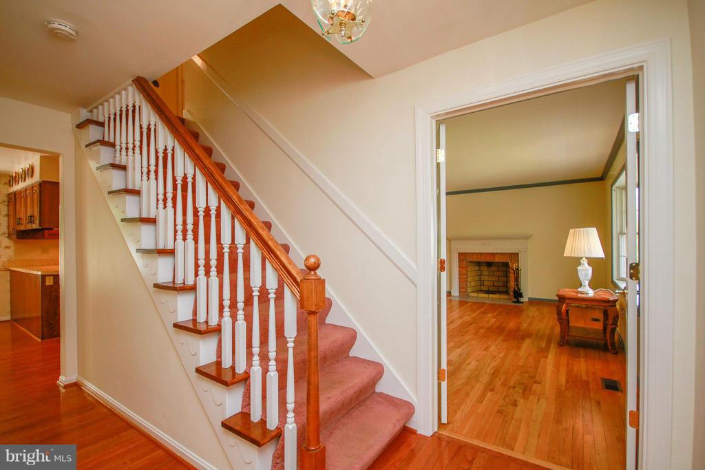 8 Ridgecliff Court Kingsville, MD 21087 - Photo 5 of 30 Entrance Foyer