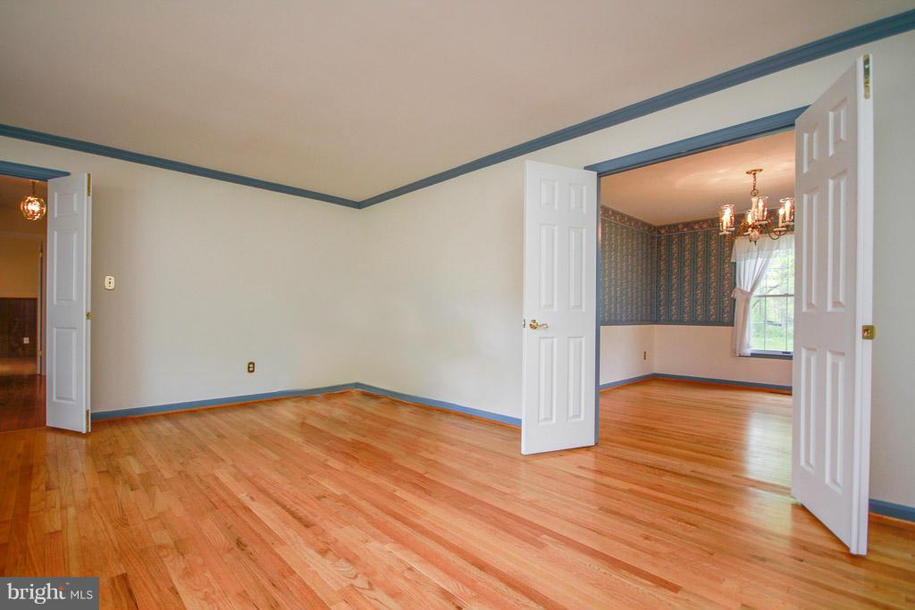8 Ridgecliff Court Kingsville, MD 21087 - Photo 7 of 30 Living Room