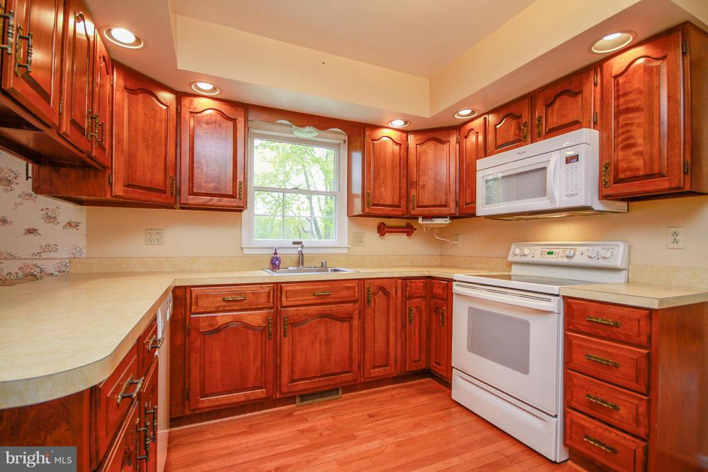 8 Ridgecliff Court Kingsville, MD 21087 - Photo 10 of 30 Kitchen