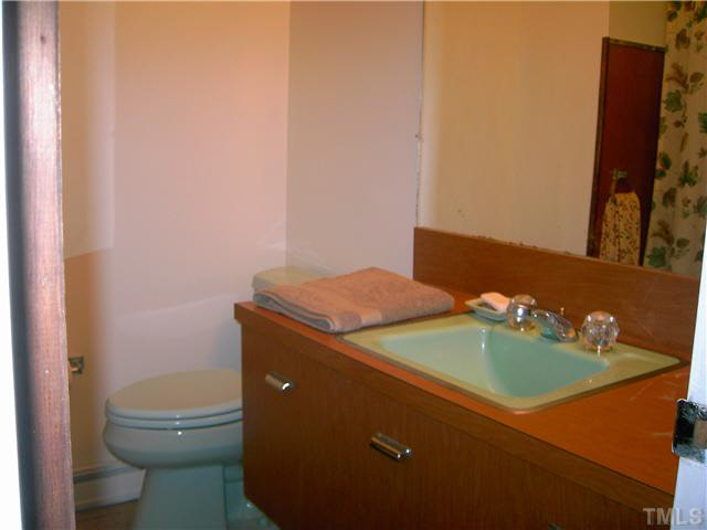 207 Dartmouth Road Raleigh, NC 27609 - Photo 14 of 24