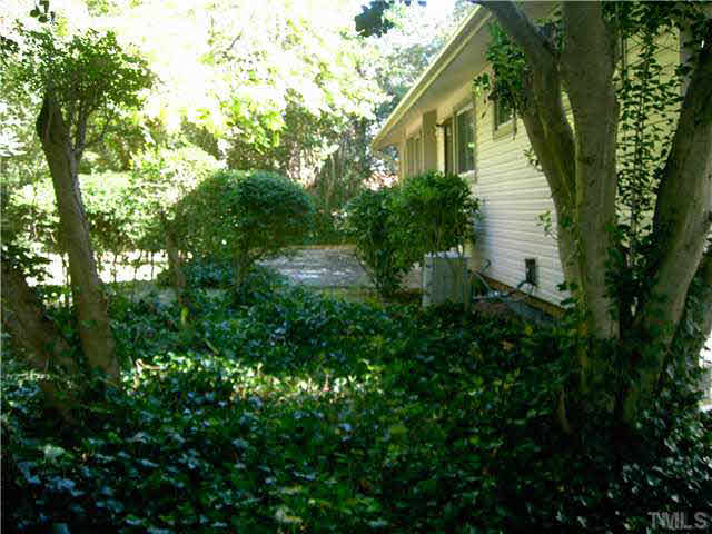 207 Dartmouth Road Raleigh, NC 27609 - Photo 3 of 24