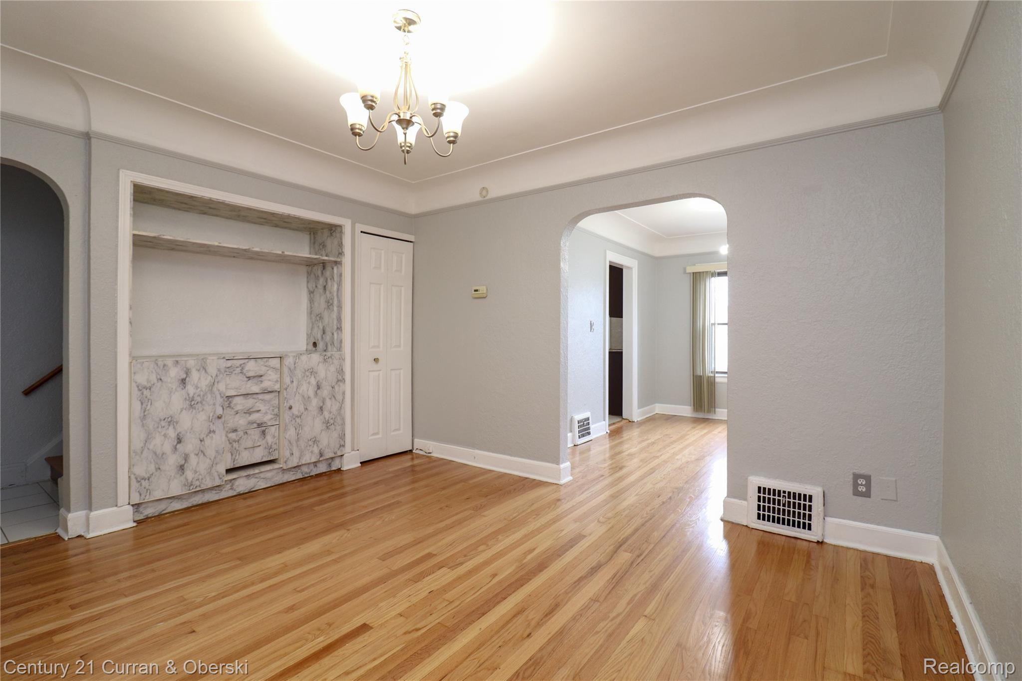 6434 Schaefer Road Dearborn, MI 48126 - Photo 2 of 22 Living room