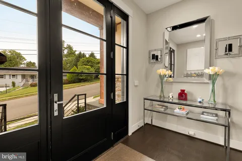 $2,750,000 | 3701-38 38th Street North, Arlington, VA 22207