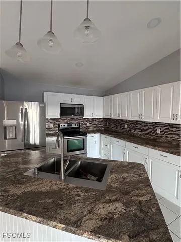 $2,000 | 2926 Southeast Santa Barbara Place, Cape Coral, FL 33904