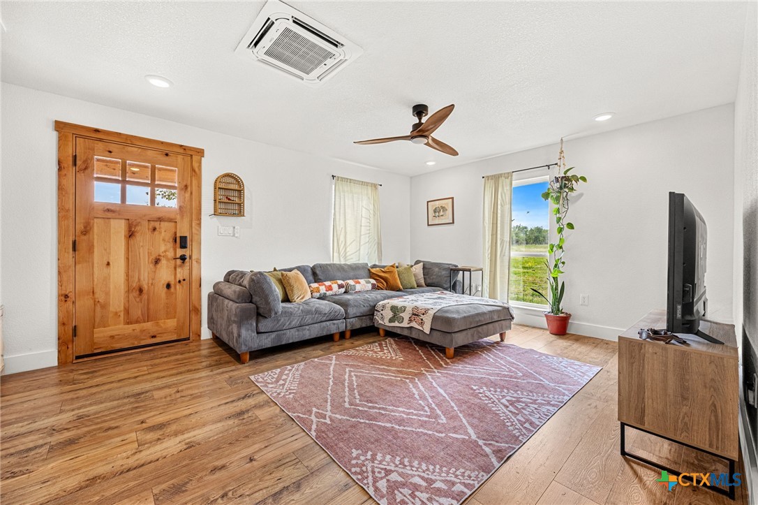 13390 Bendle Road Troy, TX 76579 - Photo 6 of 30 Living Room