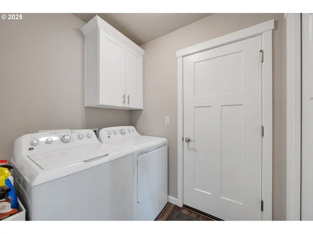 $450,000 | 2127 Southeast Academy Street, Dallas, OR 97338