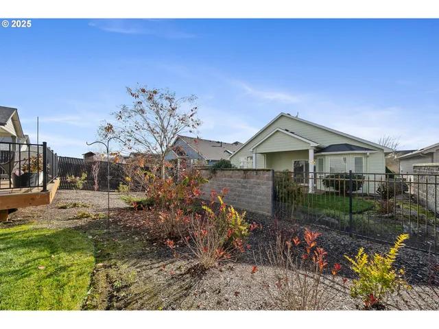 $450,000 | 2127 Southeast Academy Street, Dallas, OR 97338