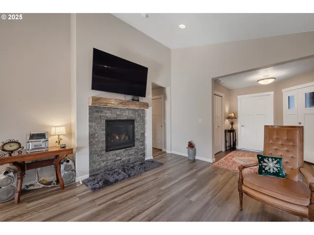 $450,000 | 2127 Southeast Academy Street, Dallas, OR 97338