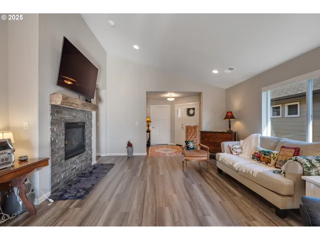 $450,000 | 2127 Southeast Academy Street, Dallas, OR 97338