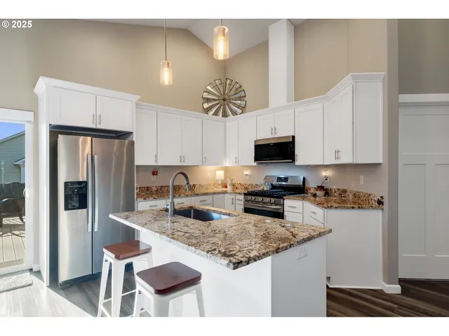 $450,000 | 2127 Southeast Academy Street, Dallas, OR 97338