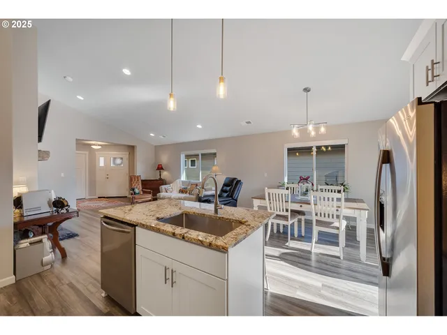 $450,000 | 2127 Southeast Academy Street, Dallas, OR 97338