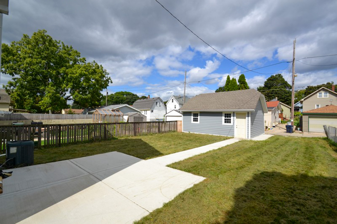 2240 East Morgan Avenue Milwaukee, WI 53207 - Photo 26 of 27 Yard