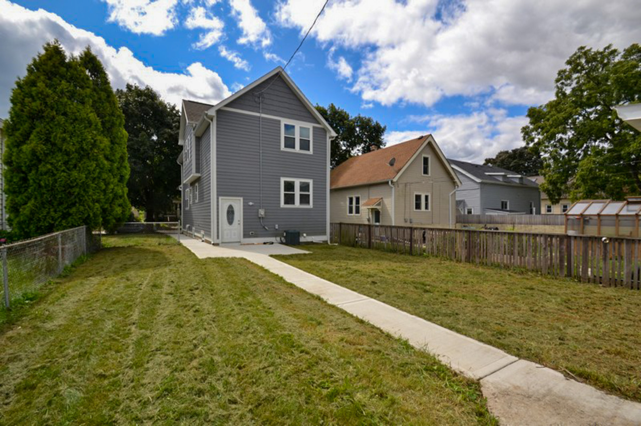 2240 East Morgan Avenue Milwaukee, WI 53207 - Photo 27 of 27 Yard