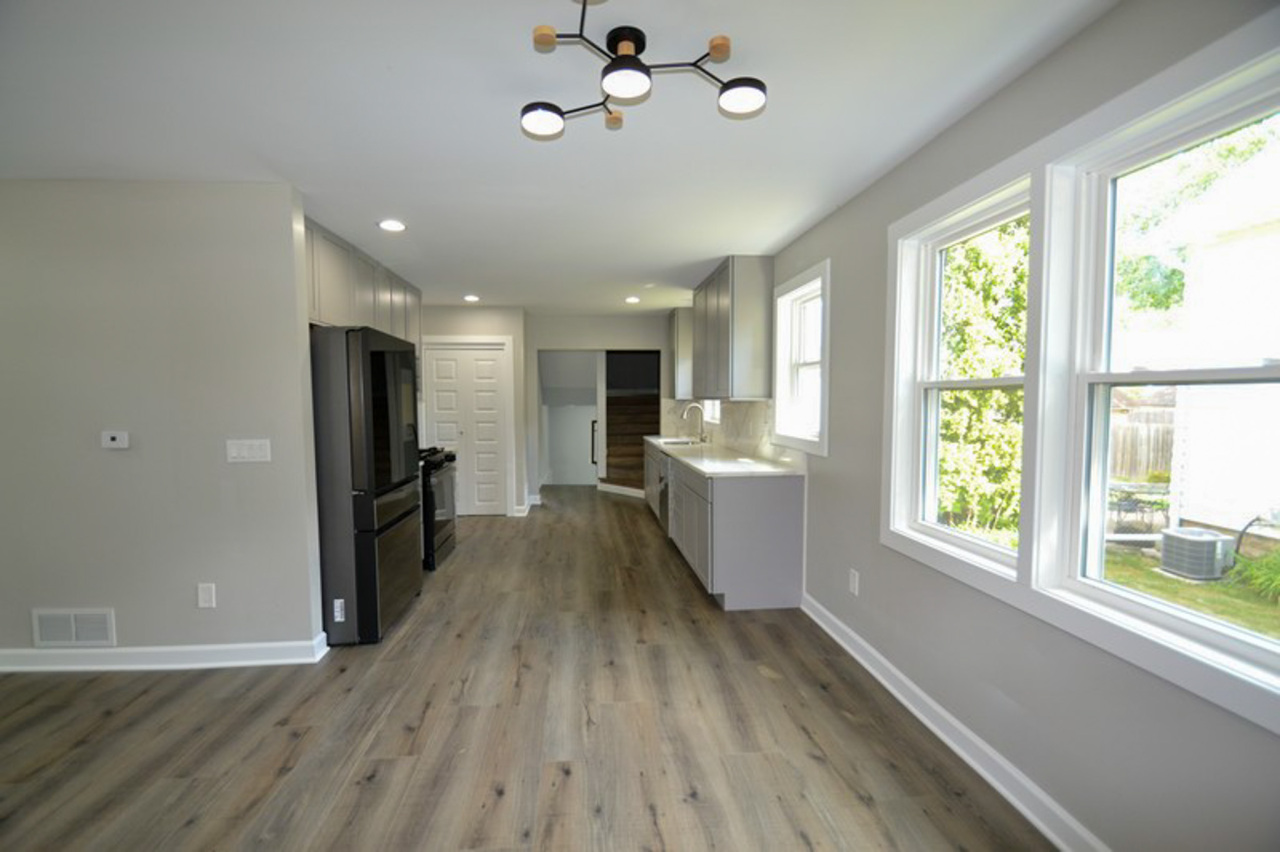 2240 East Morgan Avenue Milwaukee, WI 53207 - Photo 3 of 27 Kitchen