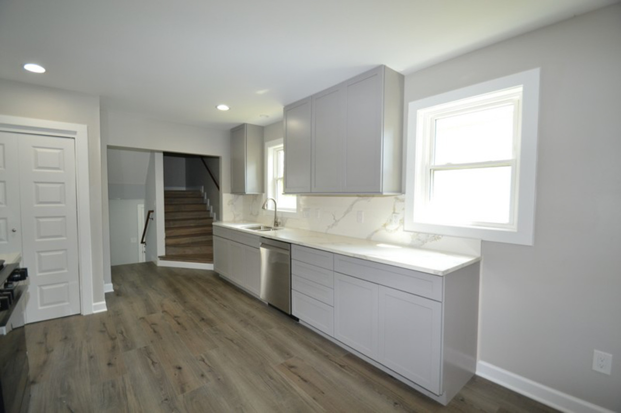 2240 East Morgan Avenue Milwaukee, WI 53207 - Photo 4 of 27 Kitchen