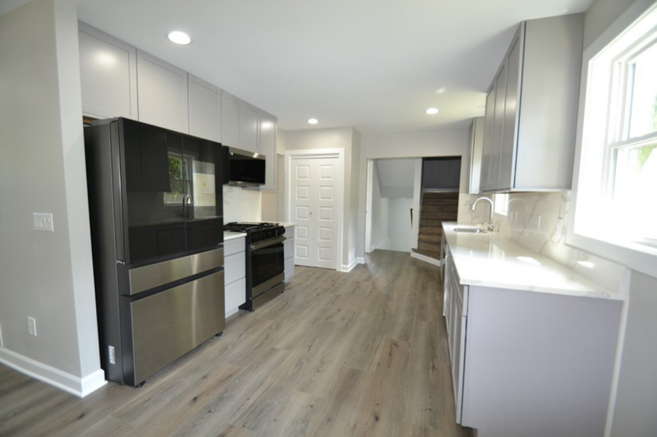 2240 East Morgan Avenue Milwaukee, WI 53207 - Photo 5 of 27 Kitchen