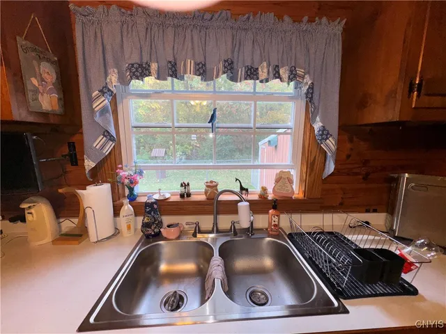 $279,900 | 2415 Higby Road, Frankfort, NY 13340