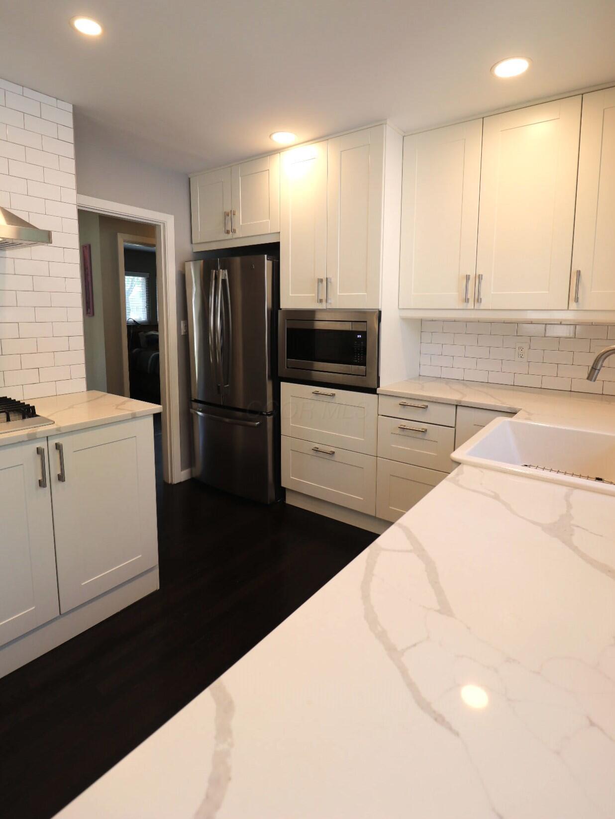 1950 Langham Road Columbus, OH 43221 - Photo 19 of 56 Quartz counters