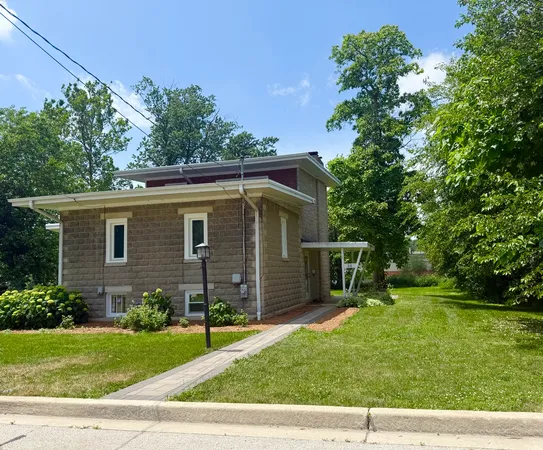 $2,700 | 34 South River Street, South Elgin, IL 60177