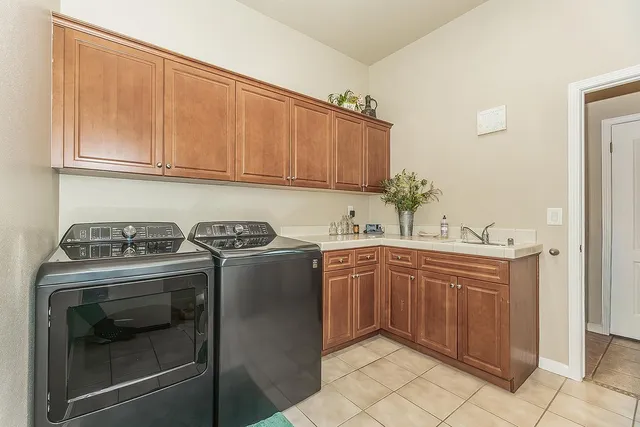 $700,000 | 1923 North Douglas Avenue, Clovis, CA 93619