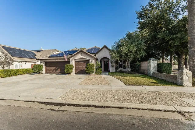 $700,000 | 1923 North Douglas Avenue, Clovis, CA 93619