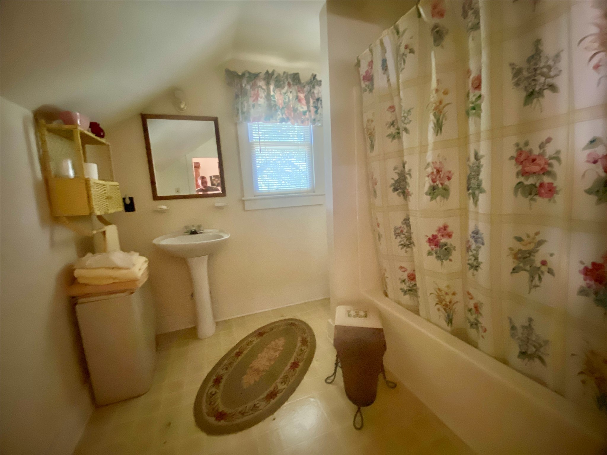 2221 Sandtown Road Washington, GA 30673 - Photo 29 of 50 a bathroom with a toilet and a shower