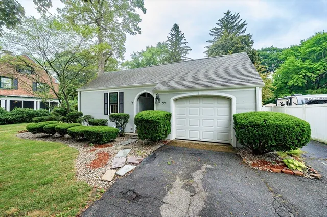 $324,900 | 59 Ingersoll Grove, Springfield, MA 01109