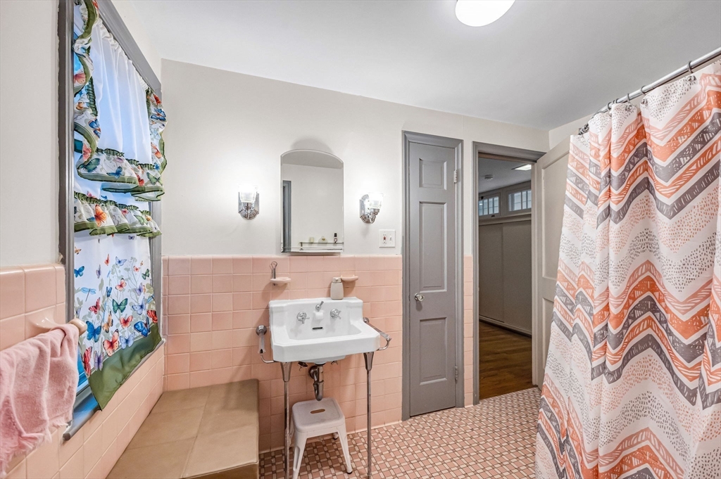 59 Ingersoll Grove Springfield, MA 01109 - Photo 23 of 42