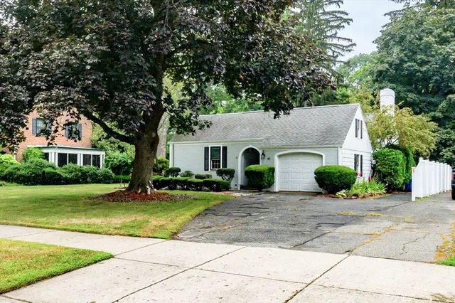 $324,900 | 59 Ingersoll Grove, Springfield, MA 01109