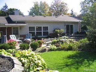 28231 Peppermill Road Farmington, MI 48331 - Photo 22 of 22 GORGEOUS YARD
