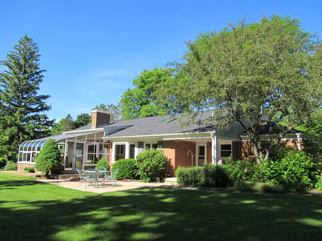 227 Valley Road Cary, IL 60013 - Photo 3 of 17