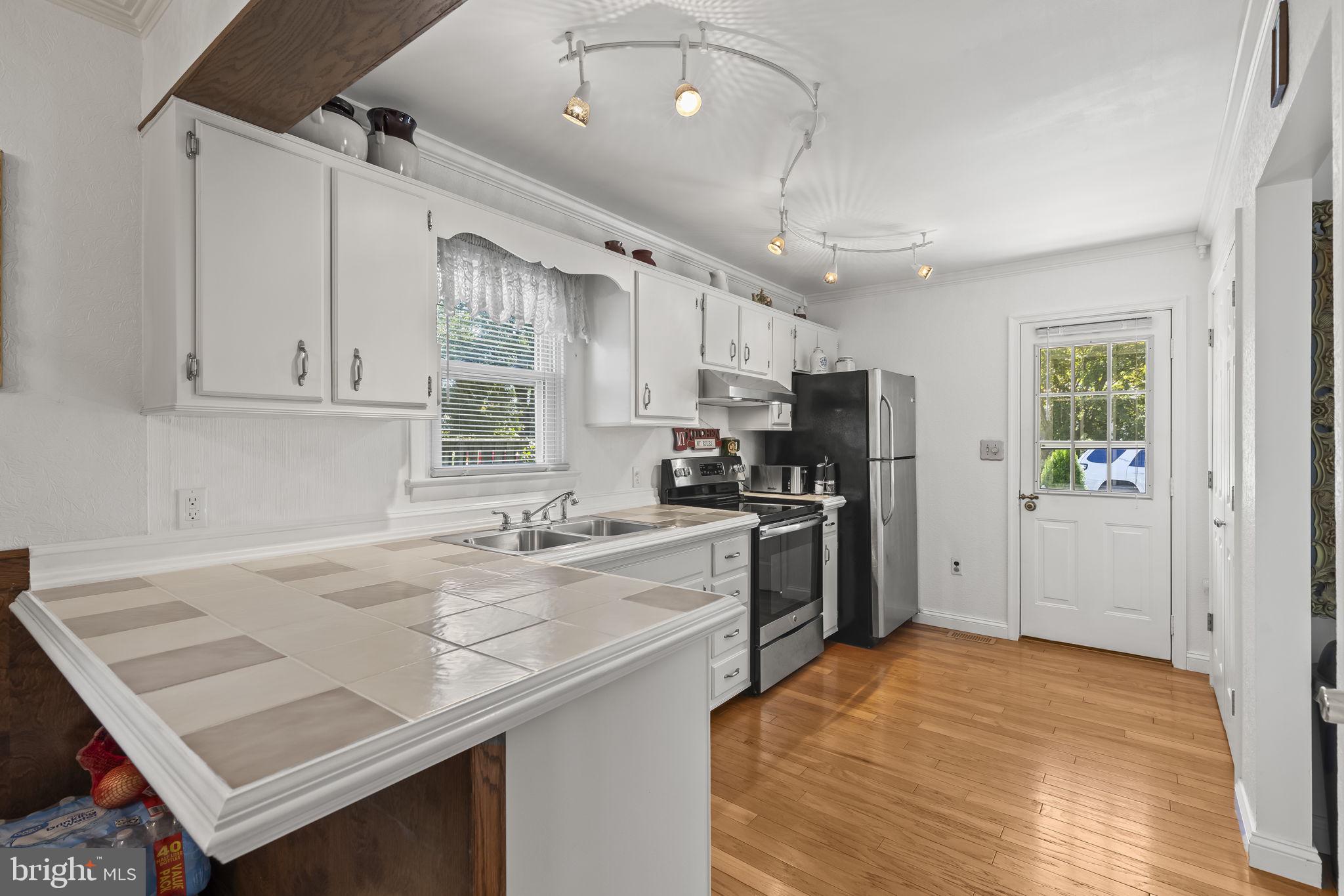 4008 10th Street North Beach, MD 20714 - Photo 4 of 47 Kitchen