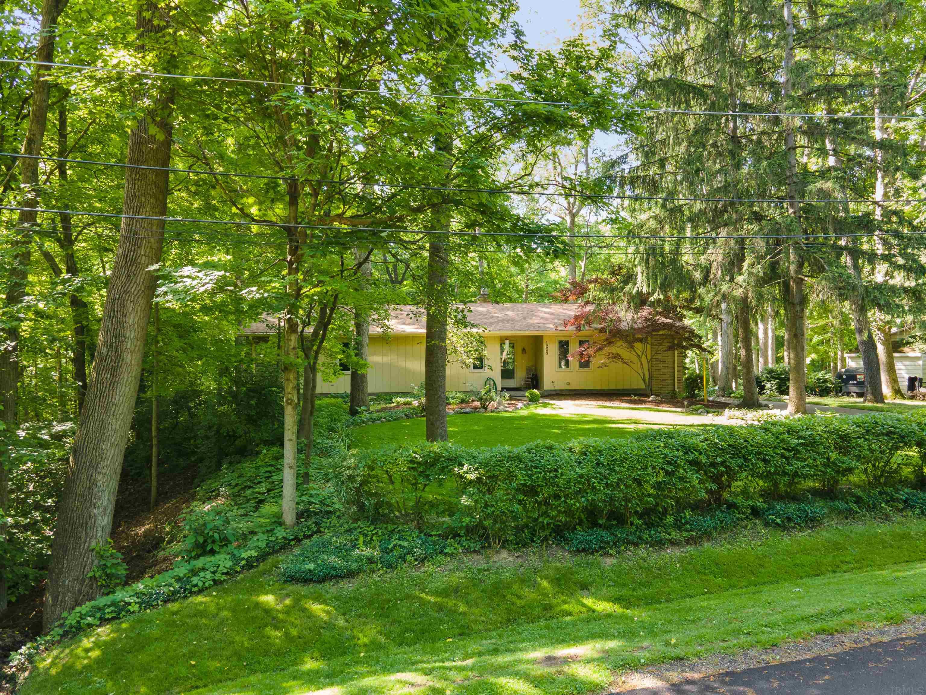 16963 Glacier Ridge Road Fort Wayne, IN 46845 - Photo 2 of 34