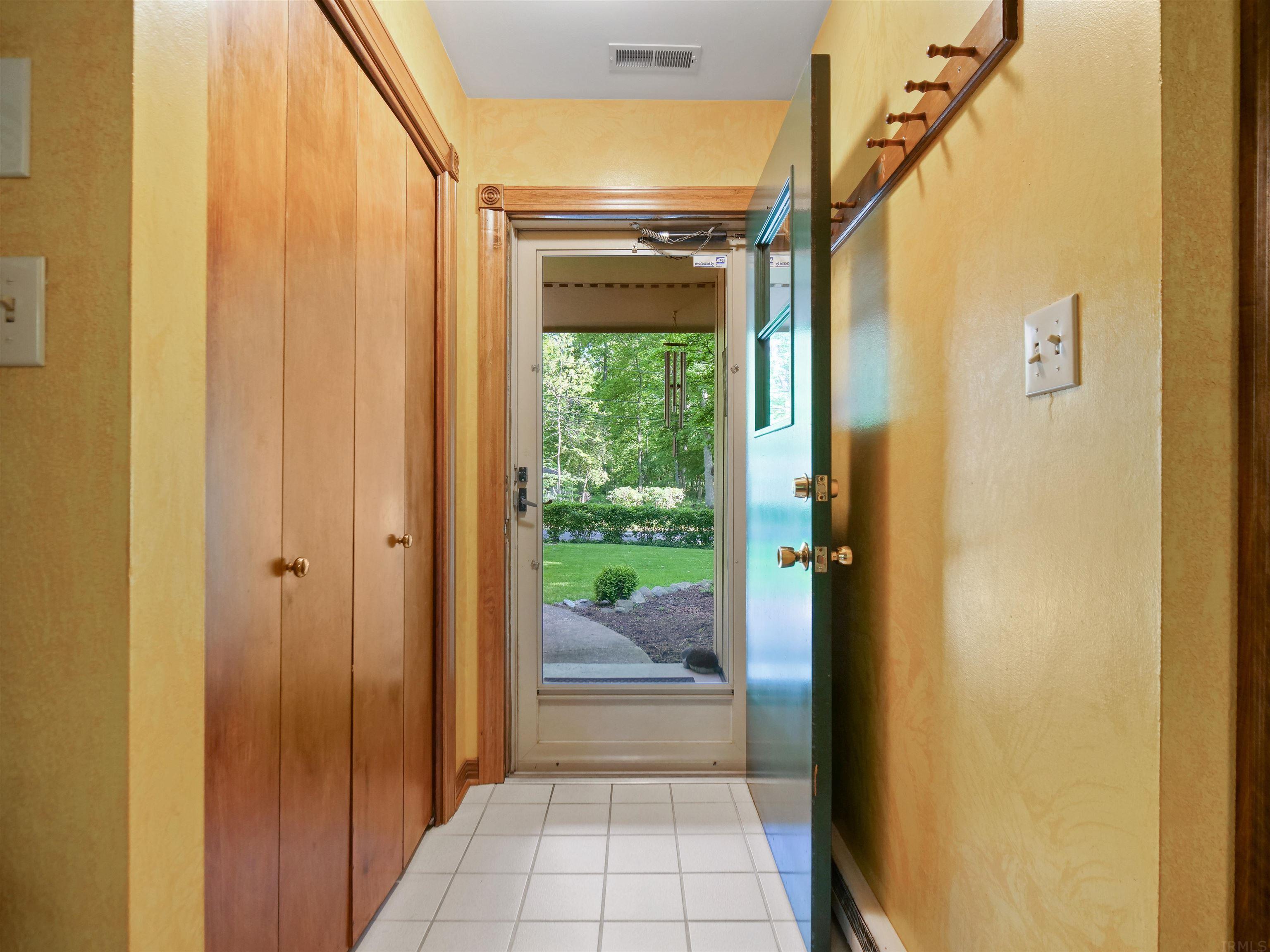 16963 Glacier Ridge Road Fort Wayne, IN 46845 - Photo 4 of 34