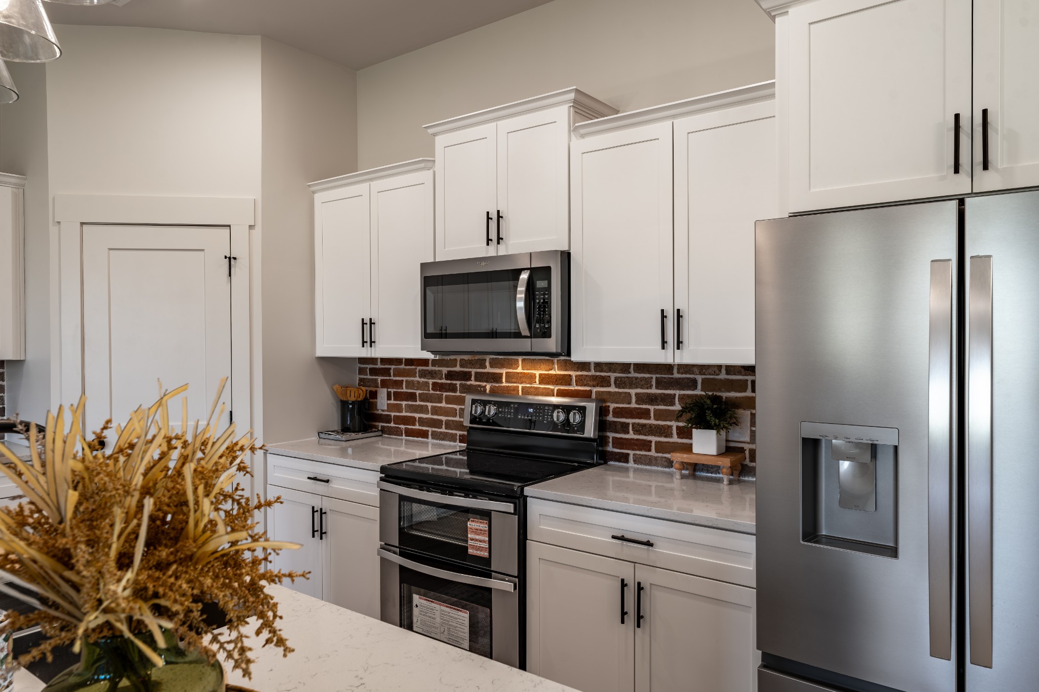 4031 Wells Road Springfield, TN 37172 - Photo 13 of 39 a kitchen with appliances a counter space and cabinets